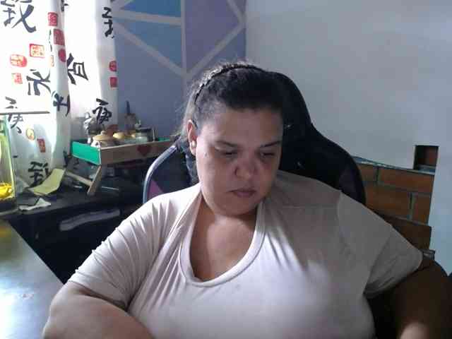 beautifulchubbyqueen webcam