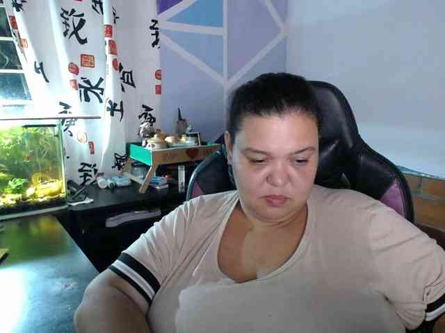beautifulchubbyqueen webcam