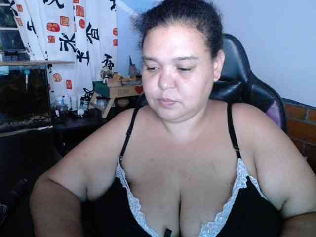 beautifulchubbyqueen webcam