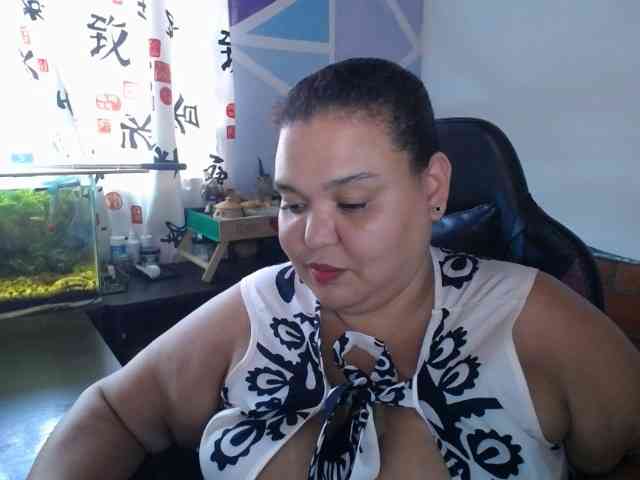 beautifulchubbyqueen webcam