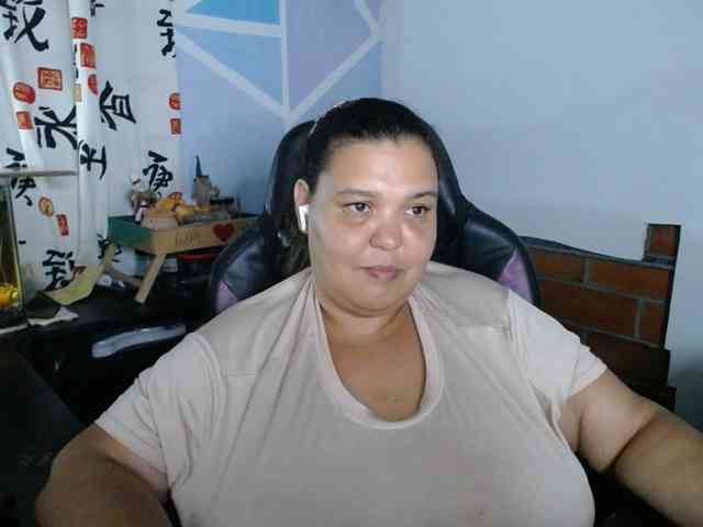 beautifulchubbyqueen webcam