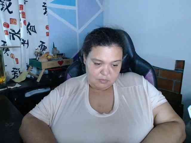 beautifulchubbyqueen webcam