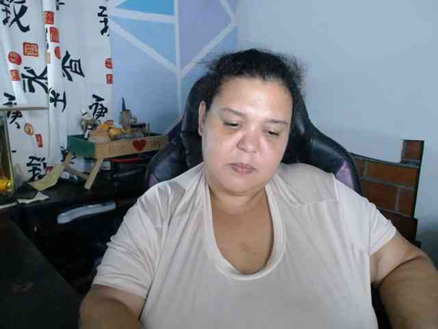 beautifulchubbyqueen webcam