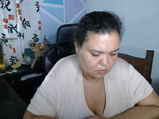 beautifulchubbyqueen webcam