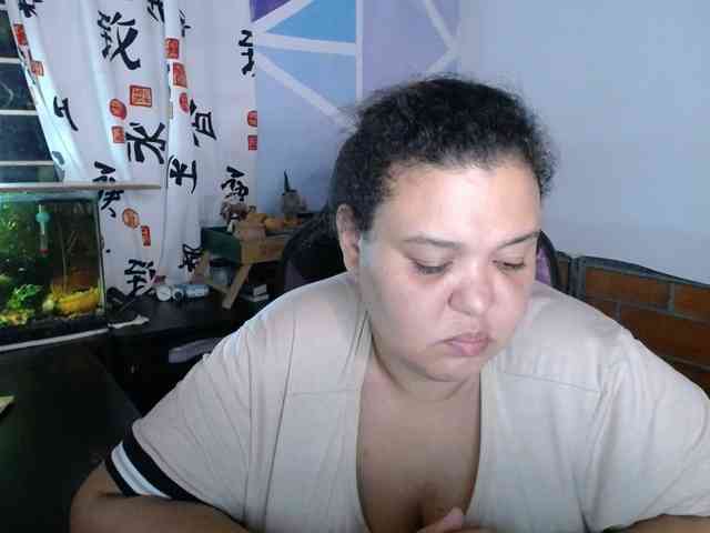 beautifulchubbyqueen webcam