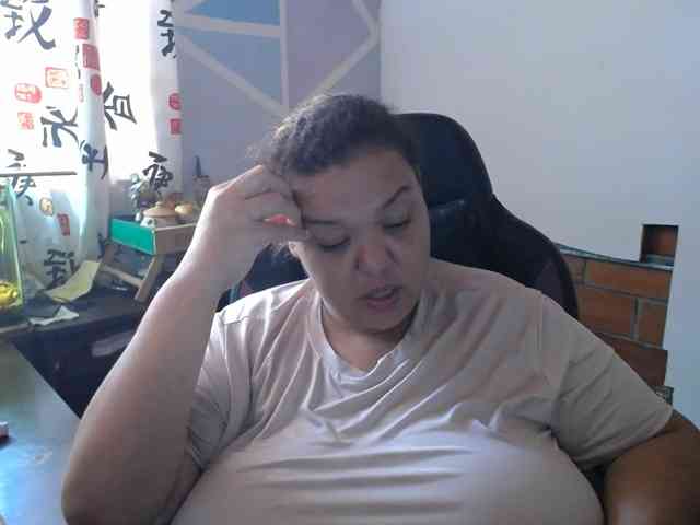 beautifulchubbyqueen webcam