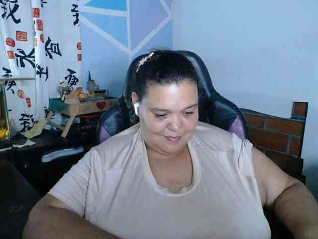 beautifulchubbyqueen webcam