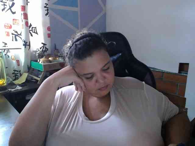 beautifulchubbyqueen webcam