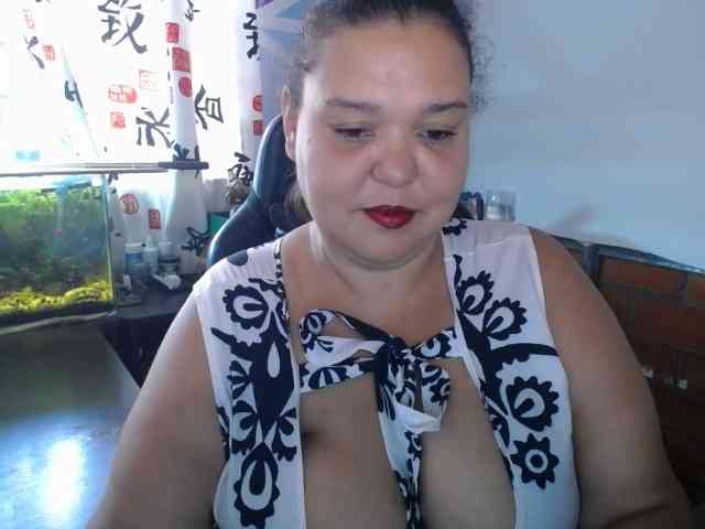 beautifulchubbyqueen webcam