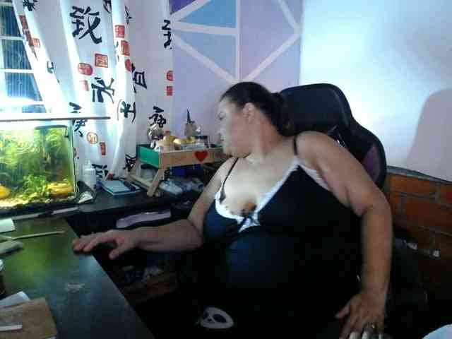 beautifulchubbyqueen webcam