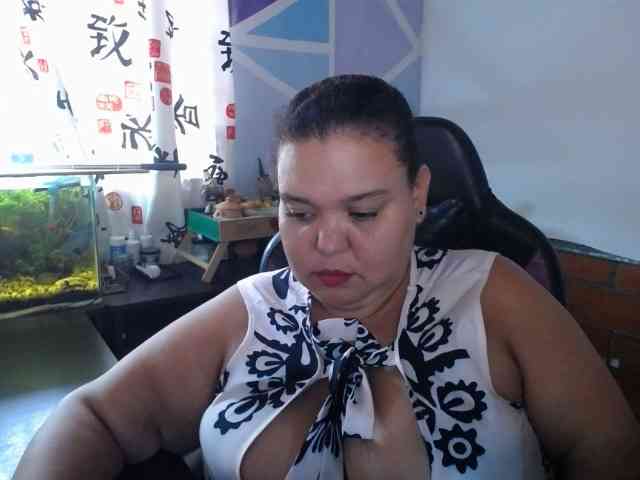 beautifulchubbyqueen webcam