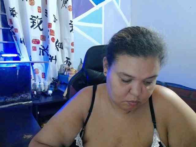beautifulchubbyqueen webcam