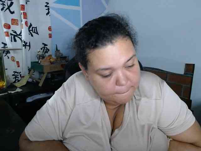beautifulchubbyqueen webcam