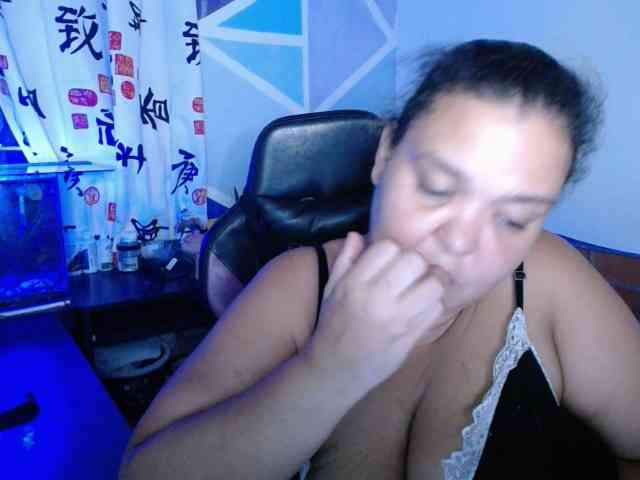 beautifulchubbyqueen webcam