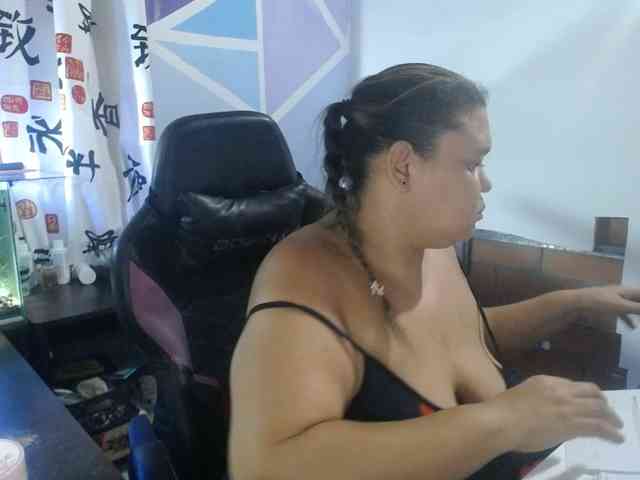 beautifulchubbyqueen webcam
