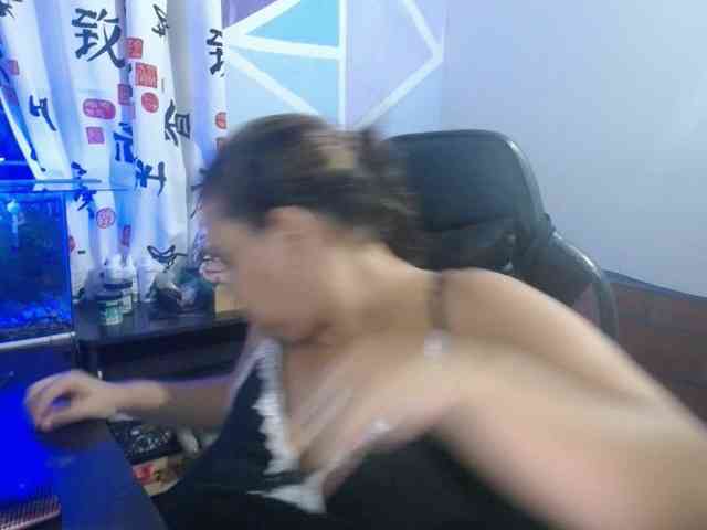 beautifulchubbyqueen webcam