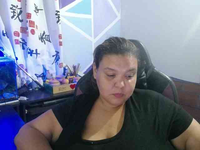 beautifulchubbyqueen webcam