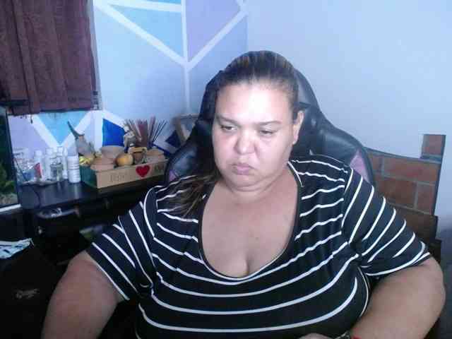 beautifulchubbyqueen webcam