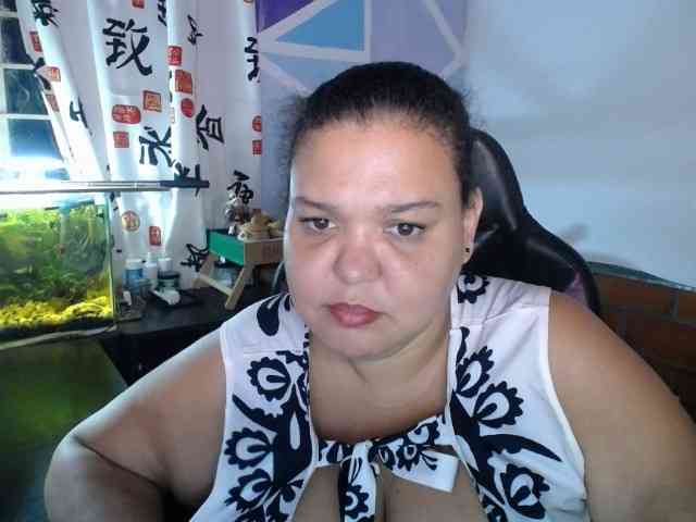 beautifulchubbyqueen webcam