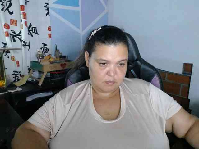 beautifulchubbyqueen webcam