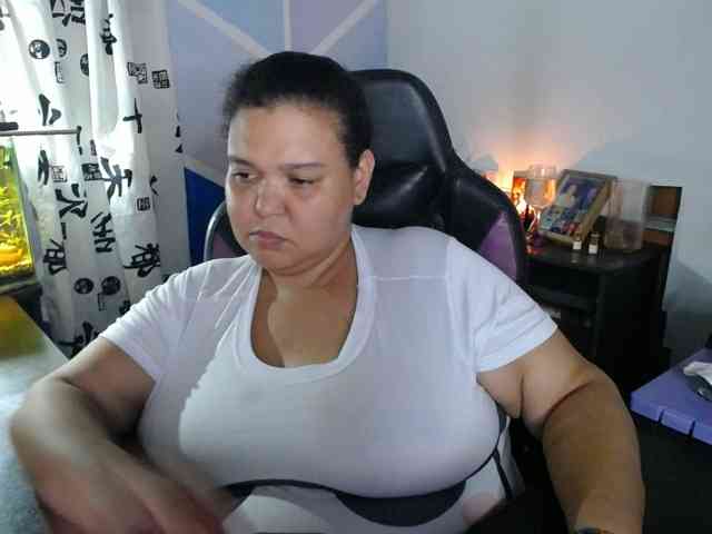 beautifulchubbyqueen webcam