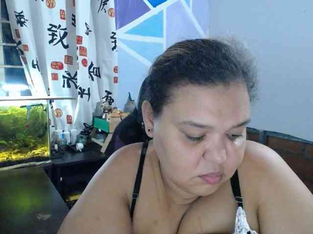 beautifulchubbyqueen webcam