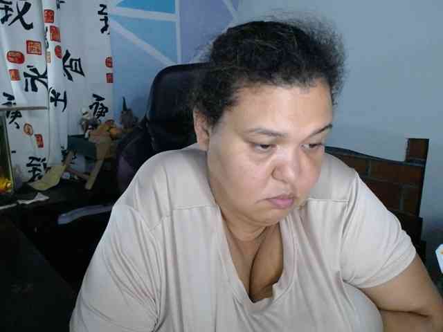 beautifulchubbyqueen webcam