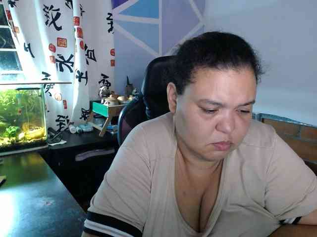 beautifulchubbyqueen webcam