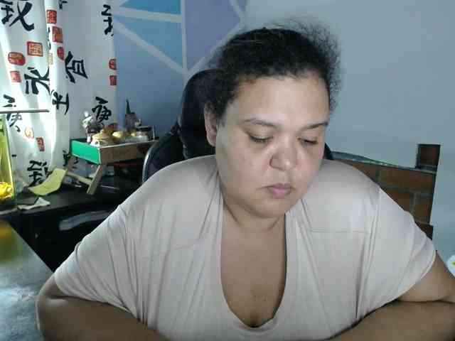 beautifulchubbyqueen webcam
