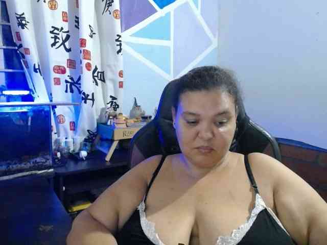 beautifulchubbyqueen webcam