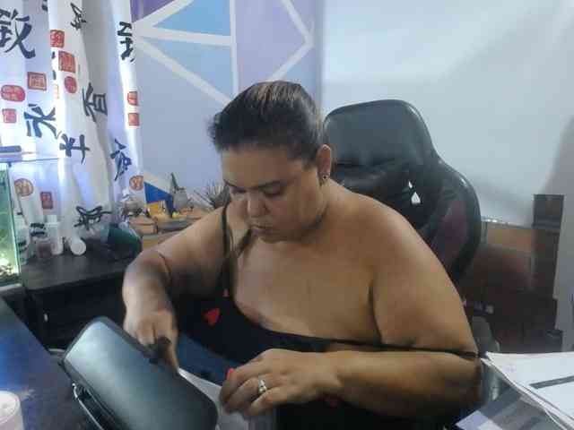 beautifulchubbyqueen webcam