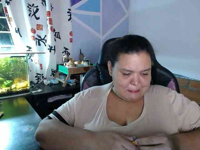 beautifulchubbyqueen webcam