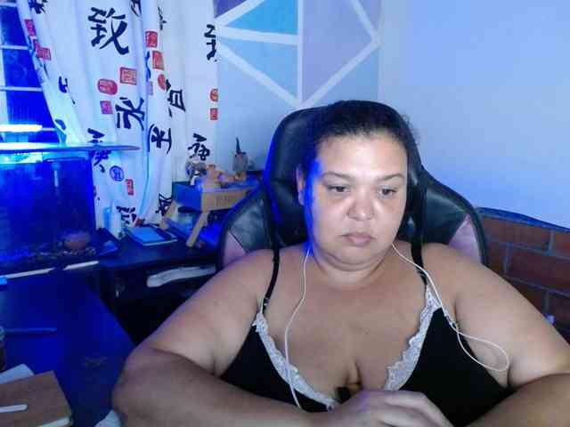 beautifulchubbyqueen webcam