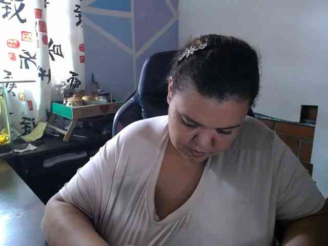 beautifulchubbyqueen webcam