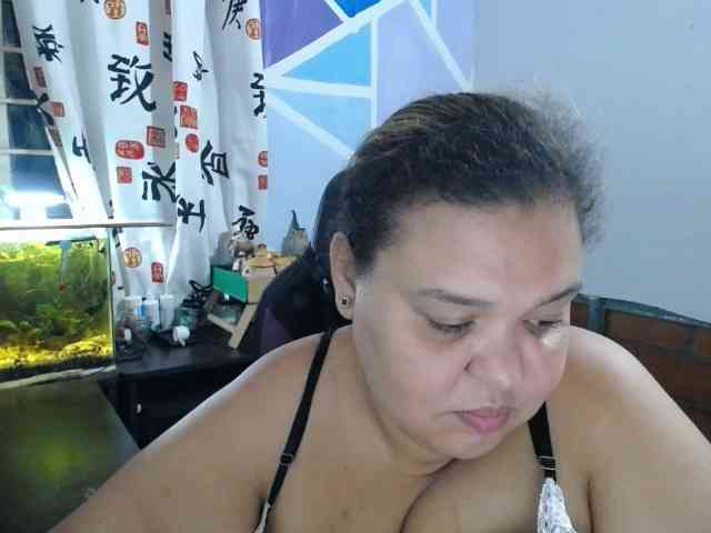 beautifulchubbyqueen webcam