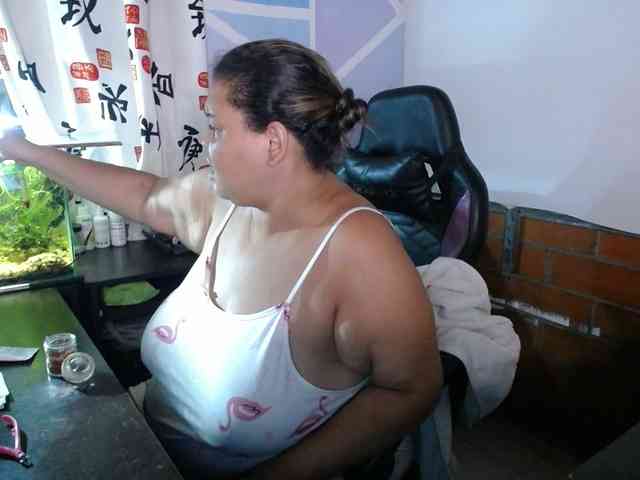 beautifulchubbyqueen webcam