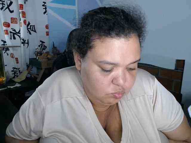 beautifulchubbyqueen webcam