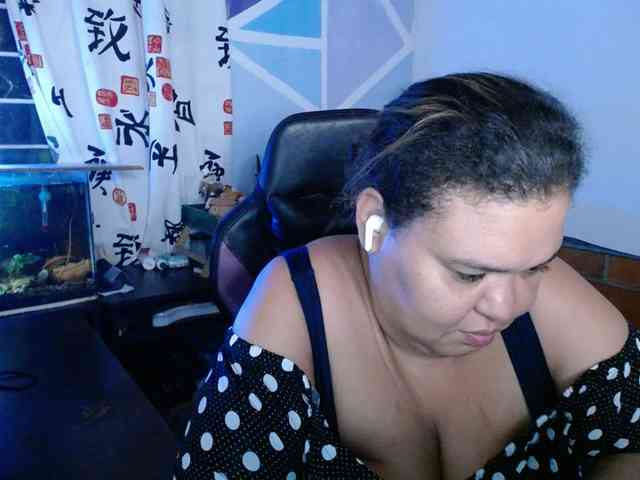 beautifulchubbyqueen webcam