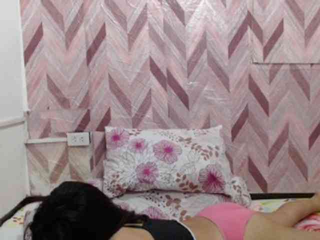 Kira-Rosse201 webcam