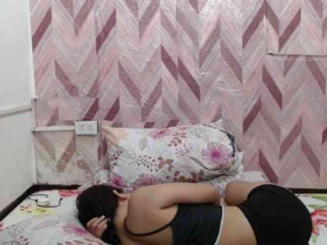 Kira-Rosse201 webcam