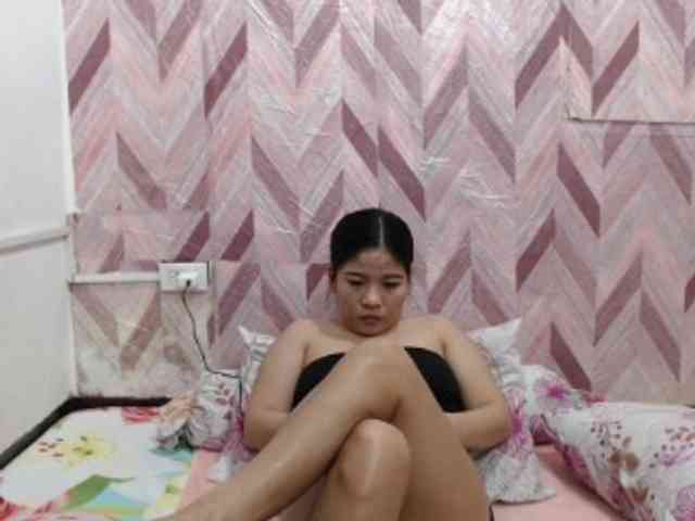 Kira-Rosse201 webcam