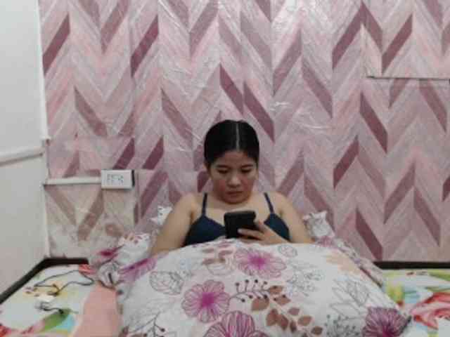 Kira-Rosse201 webcam
