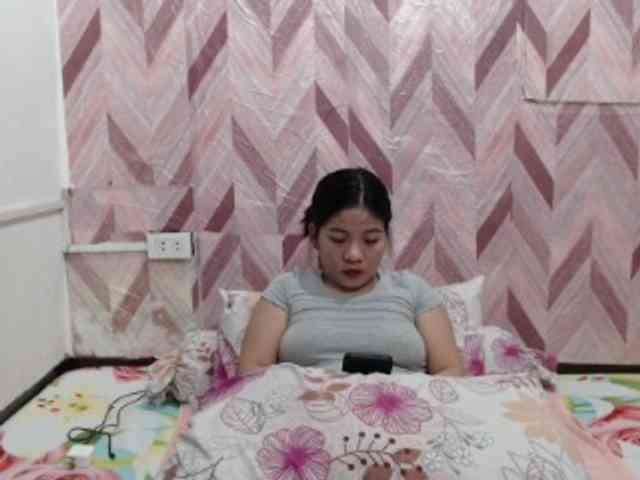 Kira-Rosse201 webcam