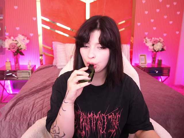 MikiiKiwi live cam on BongaCams