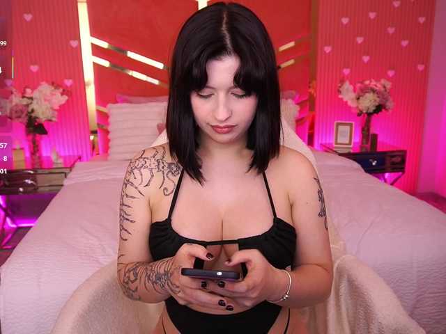 MikiiKiwi live cam on BongaCams