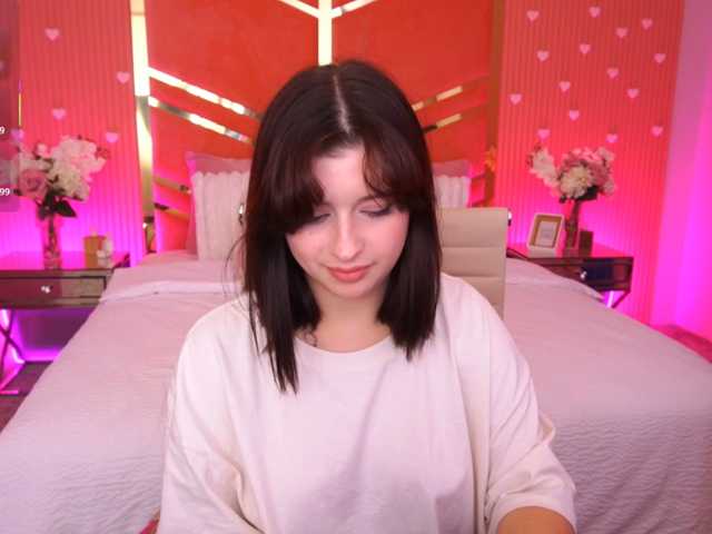 MikiiKiwi live cam preview