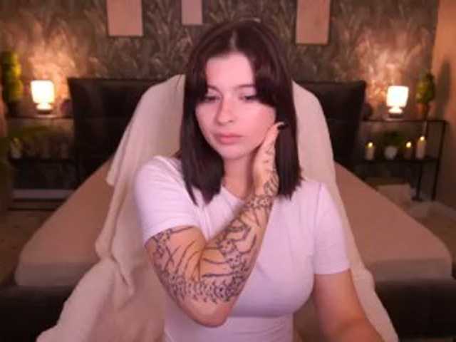 MikiiKiwi live cam on BongaCams