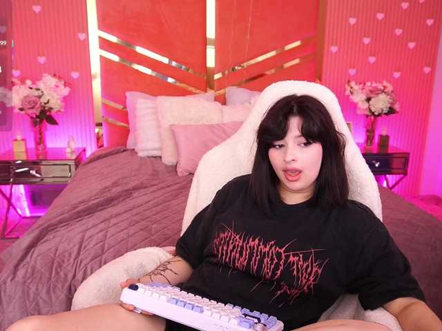 MikiiKiwi live cam on BongaCams