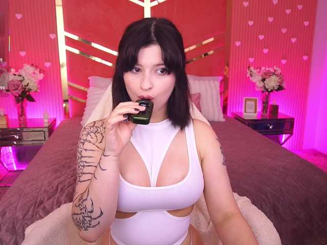 MikiiKiwi live cam on BongaCams