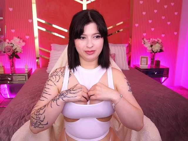 MikiiKiwi live cam on BongaCams